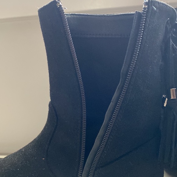 Black Shoes Size 7 - Picture 2 of 3